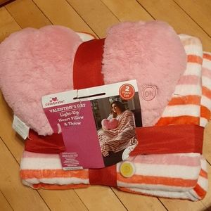 💙Light-up Heart pillow and throw